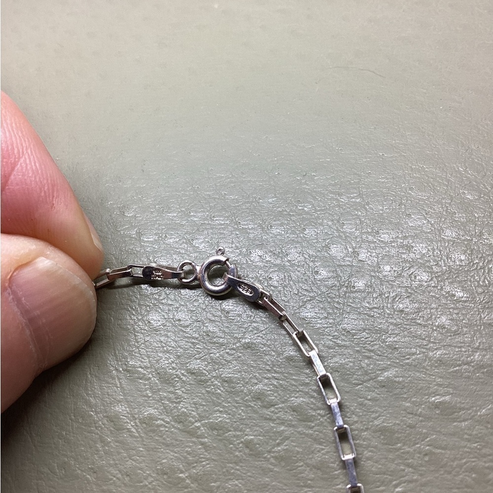Pendant hangs on a 16” silver tone beaded necklace excellent condition - Picture 5 of 5